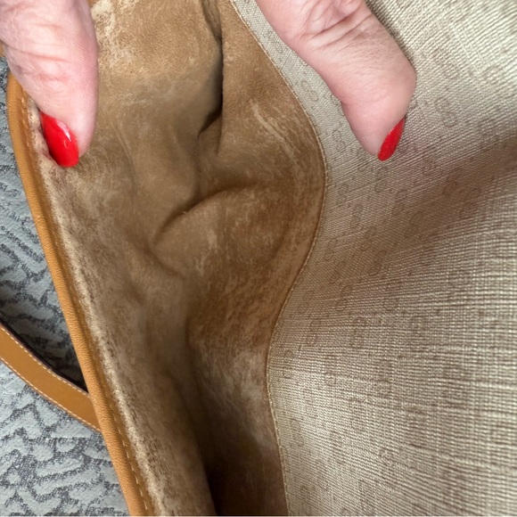 Authentic Vintage Gucci Crossbody - Picture 12 of 13